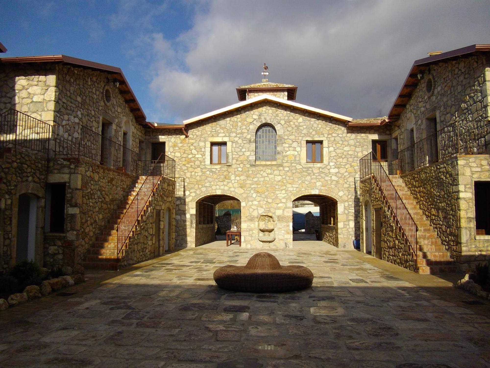 Hotel Il Feudo Dei Pierleoni Celano Luaran gambar