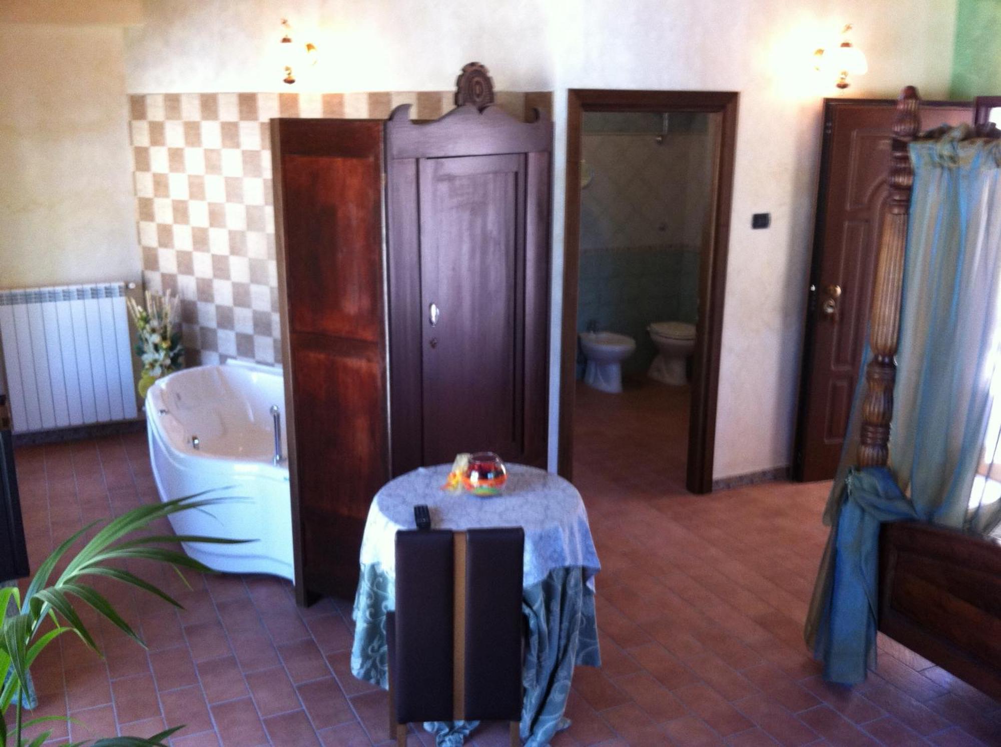 Hotel Il Feudo Dei Pierleoni Celano Bilik gambar
