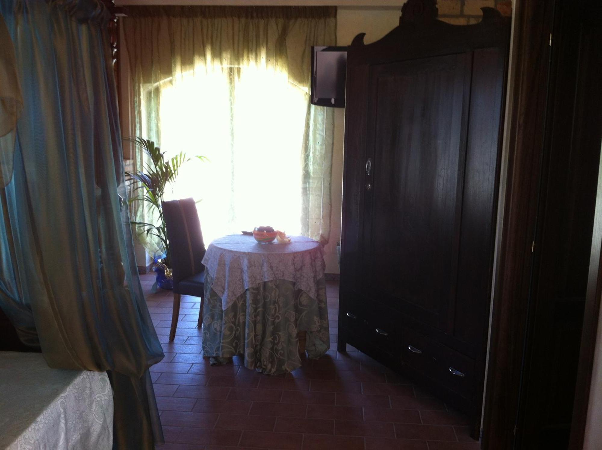 Hotel Il Feudo Dei Pierleoni Celano Bilik gambar