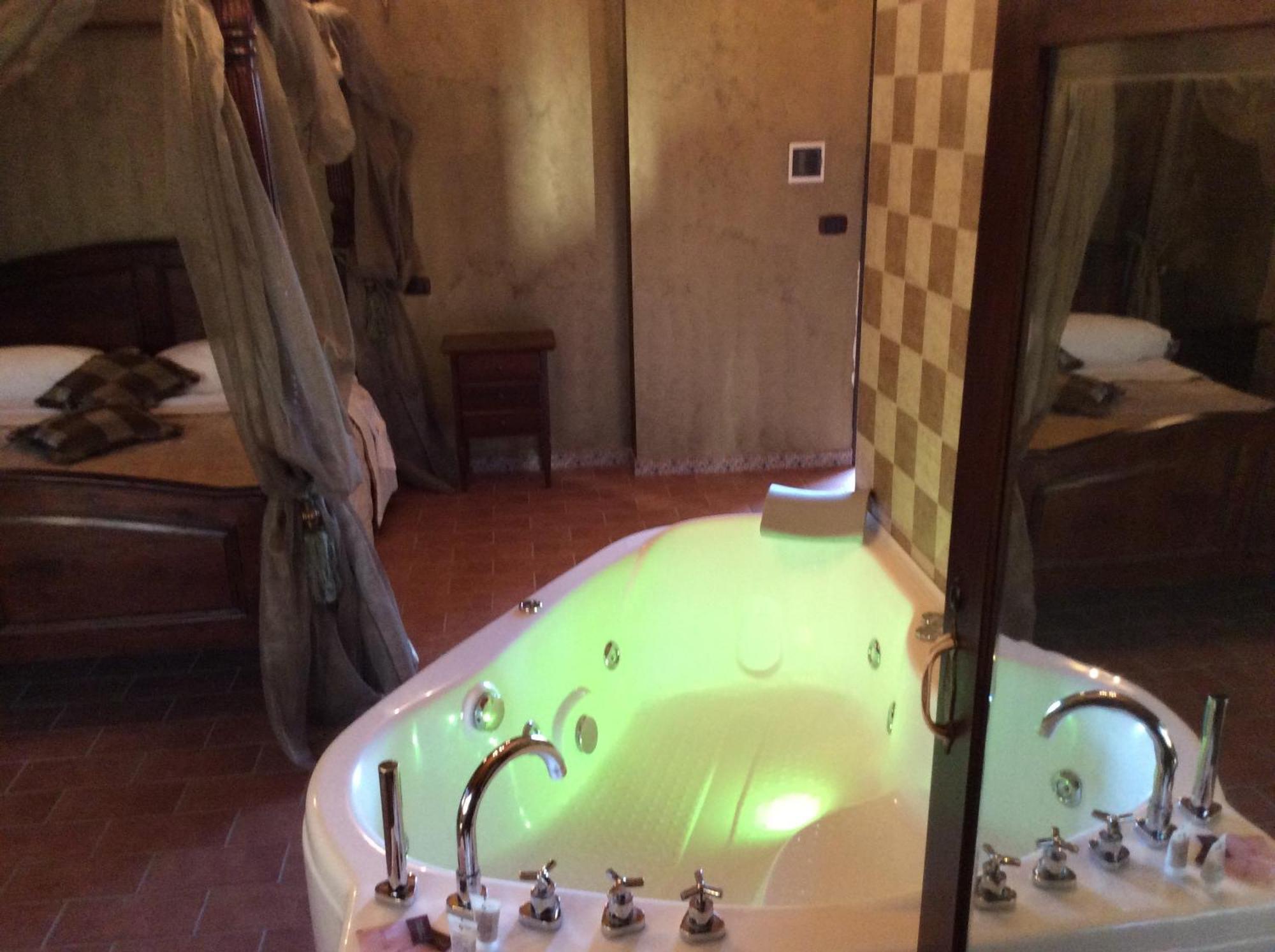 Hotel Il Feudo Dei Pierleoni Celano Bilik gambar