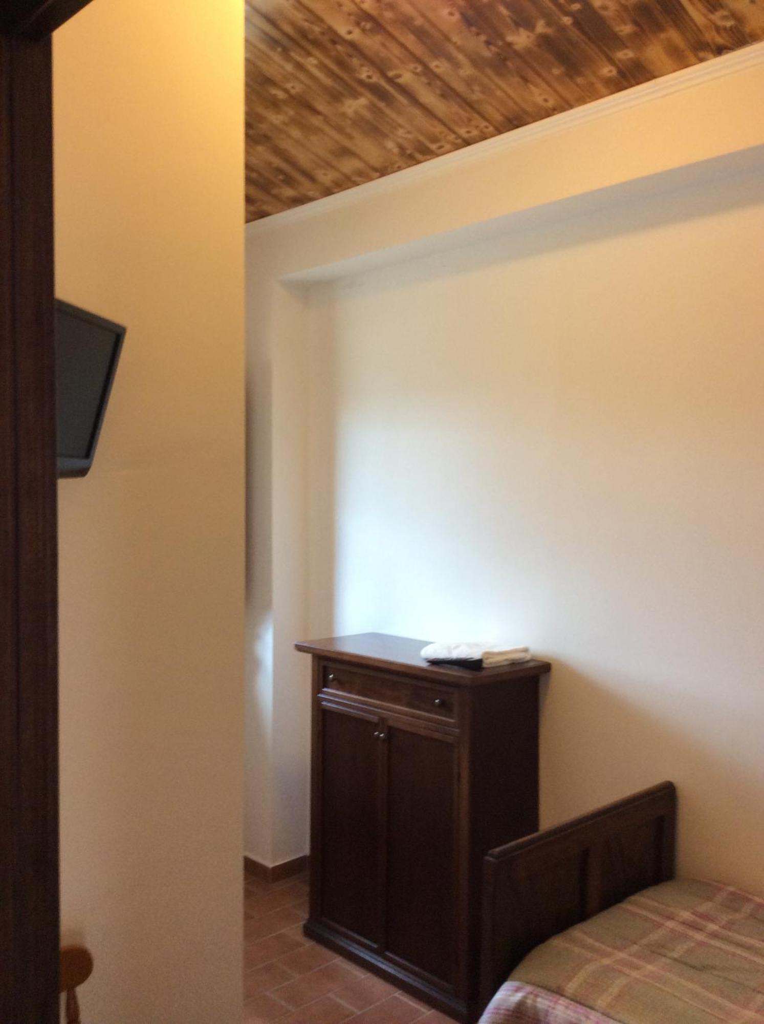 Hotel Il Feudo Dei Pierleoni Celano Bilik gambar