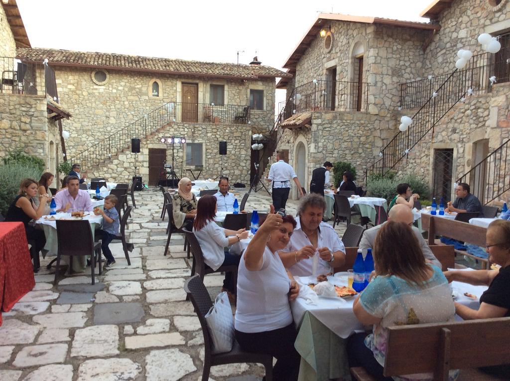 Hotel Il Feudo Dei Pierleoni Celano Luaran gambar